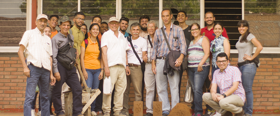 1er seminario de Tecnologías de construcción con tierra.