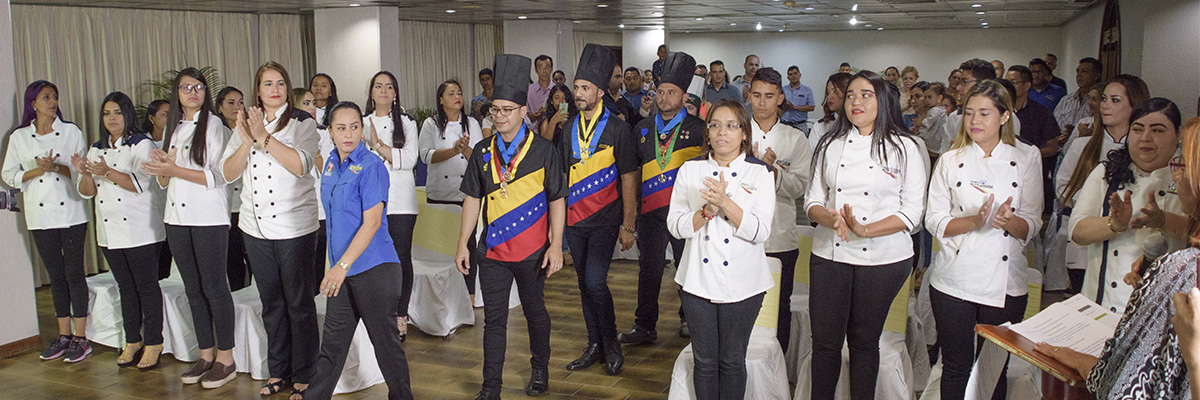 21 chefs fueron graduados en la Escuela Alta Cocina